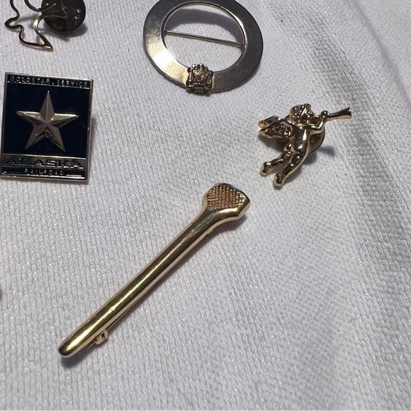 Vintage Pins and Brooches. Collection of 16. Mixed materials. - Picture 7 of 10